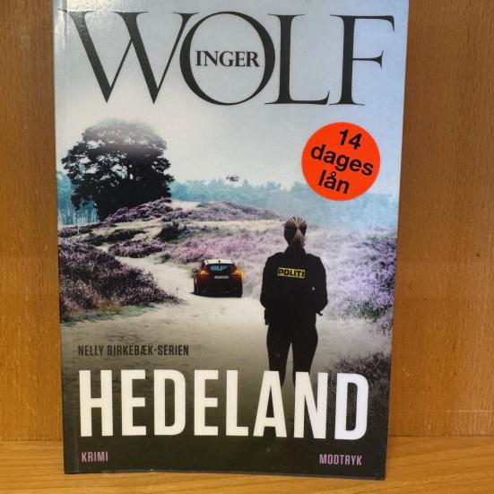 billede af bog med klistermærke 14 dages lån 